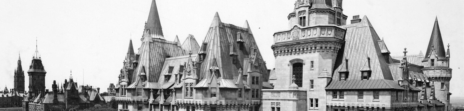 Fairmont Chateau Laurier under construction