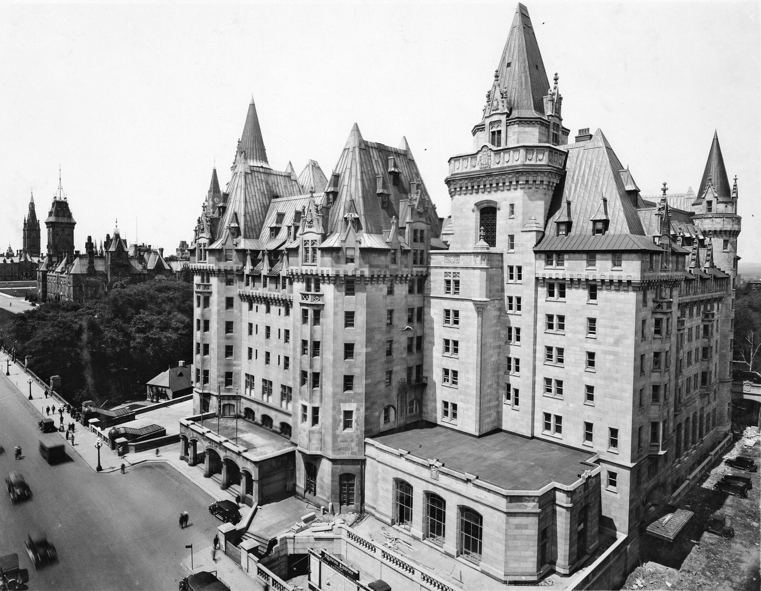 Fairmont Chateau Laurier under construction